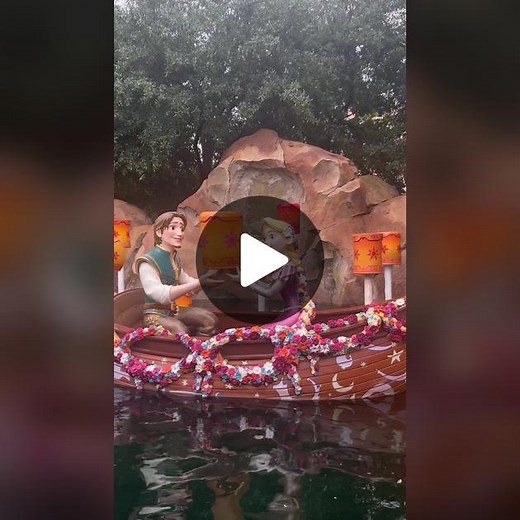 Such a cute ride in shanghai disney resort 💜 #rapunzel #shanghaidisneyresort #disneyride #shanghaidisney #disneypark #disneylandpark #disneyland