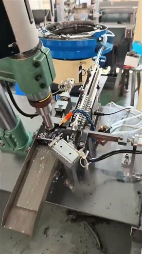 Fully automatic stamping parts tapping machine, automated hardware tapping machine