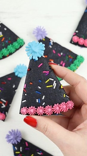 NYE Party Hat Cookies! 🥳 Hope you guys had a lovely Christmas.. bring on the new year! All tools used in my amazon storefront - link in bio 😊 #newyearscookies #partyhats #cookiedecorating #NYE #cookiedecorating #funfetticookies | Loveisbakeable