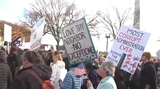 Protesters march in Washington to demand Trumps impeachment, removal
