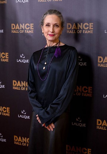 TV actress looks worlds away from Cheers and Frasier days as she walks red carpet