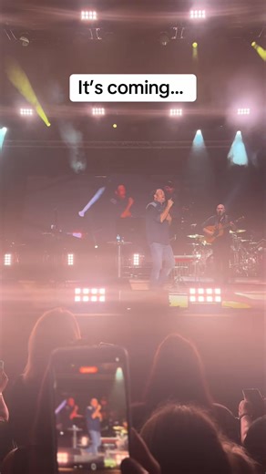 45K views · 1.4K reactions | Did anyone else see this happen at the Blake Shelton concert in TTown? #blakeshelton #fans #love #singer #guitar #piano #drums #music #countrymusic #concert #reelsviralシ #Amazing | Blake Shelton Fans | Facebook