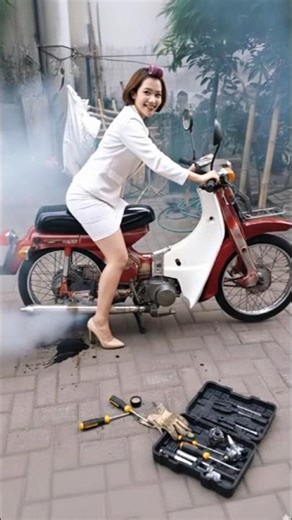 Old Bike Revving Gets Clogged Muffler Surprise! 💨