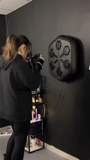 Level up your workouts with our Smart Music Boxing Machine! 🥊🎵 Ideal for agility and reaction training. DM for the link! #TikTokMadeMeBuyIt #Viral #Trending #TopProducts #2024 #giftideas #boxing #boxmachine #punch #homeworkout #smartworkout