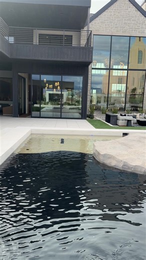 Stunning Modern Edge Homes in Backyards