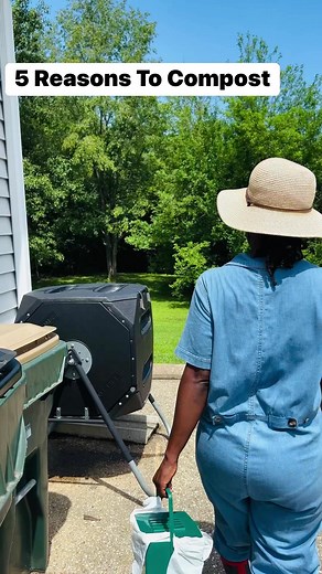 Benefits of Composting #composting #compost #soilhealth #mulch #mulching #leaf #organicfood #organicgardening #backyardgarden #homesteading #gardentips #gardenlife #recycling #recycle #gardening #garden #fyp | GroLeafy with Alethea