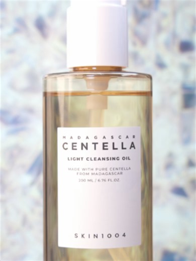 Say goodbye to blurry eyes and heavy oil residue! The SKIN1004 Madagascar Centella Light Cleansing Oil has a super lightweight, water-like texture that effortlessly melts away waterproof makeup, sunscreen, and stubborn blackheads. #Skin1004 #Skin1004ph #Skin #FYP #cleansing #oil #cleansingoil
