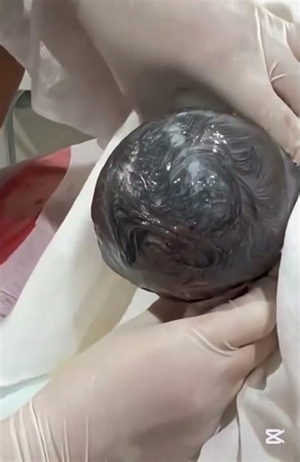 Natural Childbirth: The Power, Beauty, and Strength of Giving Birth Naturally