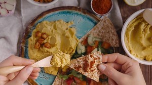 8 Irresistible Vegan Appetizers the Whole Party Will Love