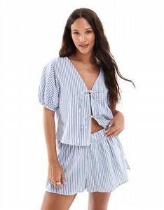 Top de pijama a rayas blancas y azules con mangas abullonadas y lazadas delanteras exclusivo de The Frolic (parte de un conjunto)   | ASOS