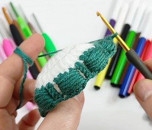8K views · 323 reactions | Super idea  very easy to make and very flashy crochet | Knitting & Crochet World | Facebook