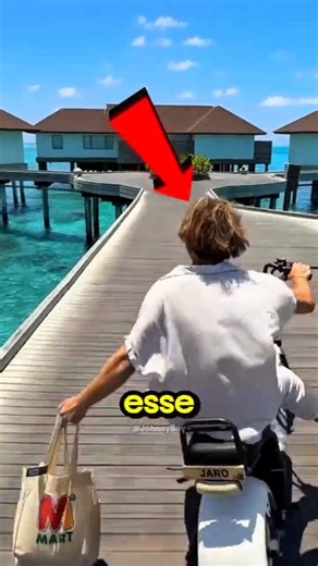 O garoto entrou em uma casa de luxo e saltou no mar 😳#viral #shorts #curiosidades