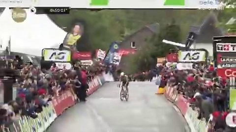 2 minutes 43 secondes exactement comme prévu pour le " c'est un alien " , crié à tue-tête qui a tout fait devant en tête puis a juste accéléré dans Huy avec le coude en sang. C'est... @flechewallonne