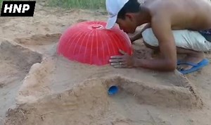 86K views · 1.5K reactions | سانپوں کا شکار کرنے کا آسان طریقہ کار... Wow! New Idea Of Easy Life Hacks Snake Trap Using Deep Hole & Big Basket | Heart News Pakistan | Facebook