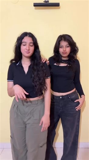 shubhda sharma on Instagram: "#feethaiuskesweatybuthaitasty #omgthatssofunny #silentscream #fyp #dance #funny #retardmemes #shakeittothemax"