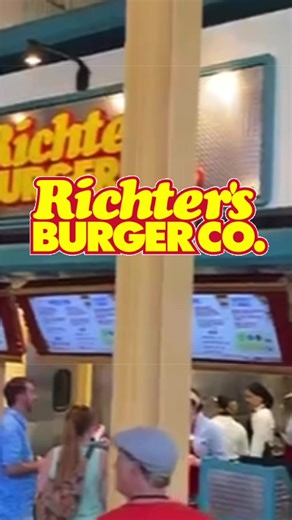 🍔🕰️ An oldie but a GOODIE at Richter Burger inside Universal Studios Orlando and honestly… we were pleasantly surprised 😮🔥 🌉🌎 This long-standing San Francisco earthquake-themed spot has been holding it down for years, and somehow it still delivers 🙌 Juicy burgers, solid portions, classic theme-park vibes, and best of all… we genuinely had no notes 😅👏 🎢🍟 It’s rare for a theme park meal to check all the boxes, but Richter Burger did exactly that. Sometimes the classics really do earn th