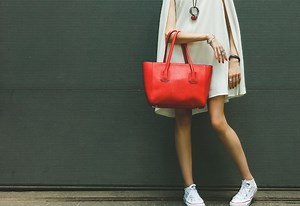 How to Choose a Handbag Based on Body Shape and Scale — Inside Out Style