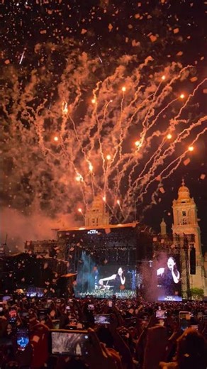 Andrea Bocelli. Ximena Sariñana. What a Wonderful World. Live at Zócalo CDMX, 18/04/2026
