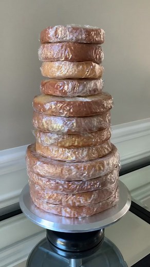 How to make a wedding cake in 3 seconds! Just kidding…wish it was that easy! 😉 These smooth buttercream cakes are actually very time-consuming since you see every flaw. 🥵🫣😅 🤍🤍🤍 #cake #cakedecorating #weddingcake #beforeandafter #caketok #cakeartist #weddingideas #fallwedding #dessert #fyp