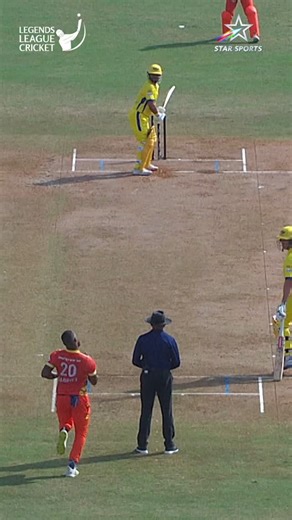 Vintage #SureshRaina was on display for #ToyamHyderabad! 🤩🤌🏻 Watch Raina's incredible innings against Shikhar Dhawan's Gujarat Greats before losing his wicket just short of a half century! 🔥 #LLConStar 👉🏻 #ToyamHyderabad 🆚 #GujaratGreats | LIVE NOW on SS 1 Hindi, SS 2, SS 1 Tamil, SS1 Kannada, SS1 Telugu | Star Sports