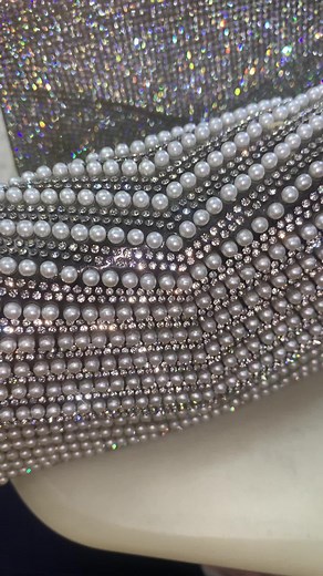 #ilovediamondshoes💎 #ilovediamondshandbags💎 #fashion #vogue #fancy #bolsasdenoche #bolsasparafiesta #simibrillotemolestapontelentes #divas #imonlyone #mexicocity🇲🇽 #centrohistoricocdmx #mercadodegranaditas