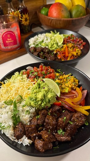 Natalie Fardone | NDTR on Instagram: "chipotle honey steak fajita bowls🍅🥩🌽🥑🍋‍🟩🍚 recipe below: ✨cookbook in bio with 150+ similar healthy & easy dinner recipes✨ chipotle honey steak bites🌶️ -trim 1lb Trader Joe’s sirloin steak tips -season with 2 tbsp Chipotle pepper purée, 1 tbsp honey, juice of 1/2 lime (~1 tbsp), garlic powder, onion powder, and black pepper (add more honey and less chipotle purée for less spice) -marinate for 20+ mins -cook steak bites on medium/high heat for 2 minute