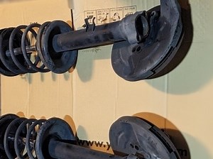 [トヨタ センチュリー（セダン）]後期型ストラットに交換