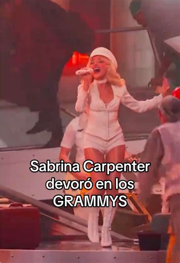 Sabrina Carpenter brilla en los GRAMMYS 2026