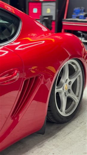 ONAIR on Instagram: "Check out this bagged Porsche Cayman S 👀 @tothestarsaj 2007 Cayman S now on performance air suspension Full frunk setup Dual compressors 3 gallon seamless tank Dual automatic water traps (that sound 😮‍💨) Running ONAIR 2V management, using the digital remote controller to air up and air out, with the added bonus wireless key fob. Want to go air ride? DM us. Let’s get you bagged. Located in Stouffville, Ontario. #TEAMONAIR #BaggedPorsche #CaymanS #AirSuspension #FrunkSetup"