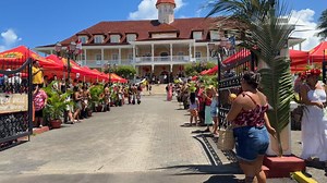 🔴 Rencontre populaire avec Hinaupoko Devèze, Miss France 2026 De la mairie jusqu’au marché de Papeete | Polynésie la 1ère