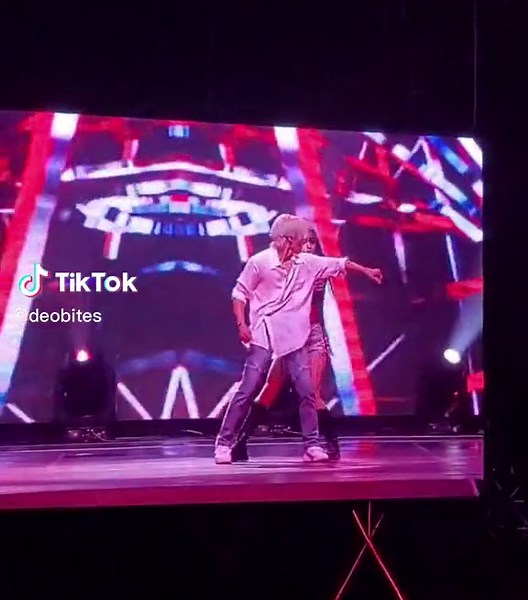 THE DANCER SMIRK ICB WHAT IS THIS ERIC???? #theboyz #eric #fyp