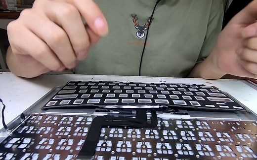 20款MacBook Air键盘更换维修，小伙讲解拆修细节避免入坑