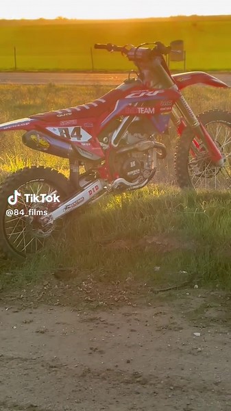 CRF250R Performance Review: Top Speeds and Features