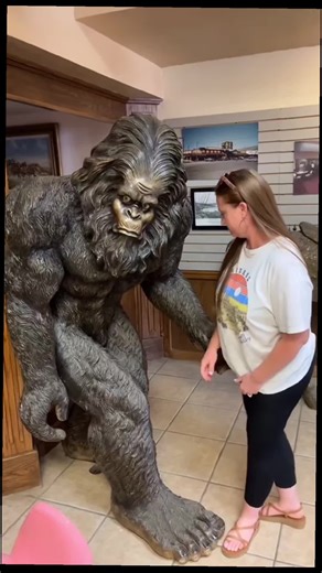 She really couldn't stop this reaction 🤣#sofunny #funny #scared #fpy #viral