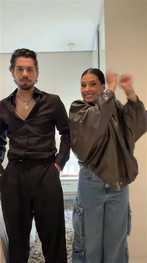 Eles têm o molho! 🔥 Zé Felipe e Ana Castela entraram em uma trend do app vizinho e mostraram que química eles têm de sobra. E esse final?! Se não for assim, eu nem quero. 🥰 (📹: @anacastelacantora) | Hugo Gloss