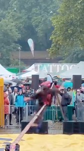 The performer dazzles the crowd with breathtaking aerial rope #acrobatics, spinning gracefully before landing back on the #rope to continue her act! (cr: douyin Tornado_Girl_) | T-Time HK