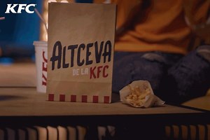 Stim ca uneori te gandesti la CEVA, iar alteori la ALTCEVA 😋 Si pentru ca este ultima saptamana in care le mai poti comanda, te asteptam la KFC cu ofertele picante sau nepicante, la doar 5 lei fiecare 😉 | KFC