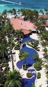 Time and again, Roatan is rated as a spectacular Caribbean destination for it’s stunning views and sites. 💙 Here we have something special—an amazingly diverse Caribbean culture among the unparallel beauty of the island’s natural landscape. 🌴 Click link in bio to book your Caribbean vacation today! ✨ . . En múltiples ocaciones Roatán ha calificado como un destino caribeño espectacular por sus impresionantes vistas y sitios.💙 Aquí tenemos algo especial: una cultura caribeña increíblemente dive