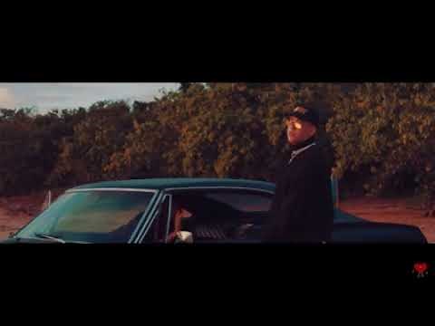 Y solo mírame con esos ojitos lindos - bad bunny , bombona estéreo (video oficial)