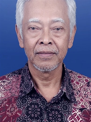 Pesona Bapak Sopir & Ibu IRT yang Mengantarkan 3 Anak Kuliah