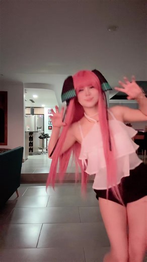 Creative Cosplay: Ninon Nakano Inspired Looks