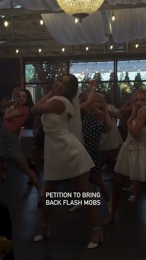 These guys did NOT come to play around with this flash mob surprise for the groom!!👀#wedding #bride