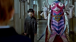 本以为外星人头已经很搞笑了，结果腿也是非常辣眼睛啊