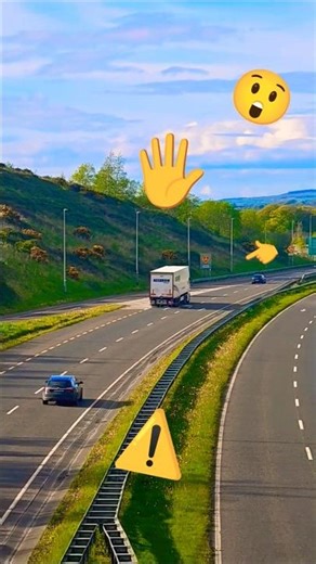 Do not try get closer and tailgate that long freedge trailer truck loaded !!! Caution ⚠️