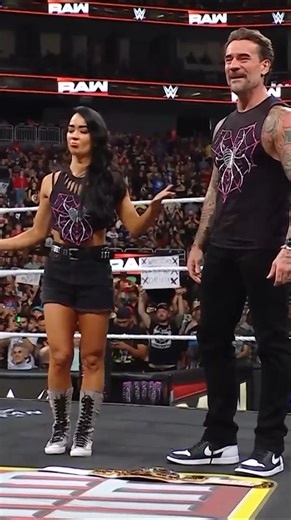 夫婦タッグ対決がレッスルパルーザで実現‼️‼️ AJリー＆CMパンク 🆚 ベッキー・リンチ＆セス・ロリンズ🔥 | WWE - Japan