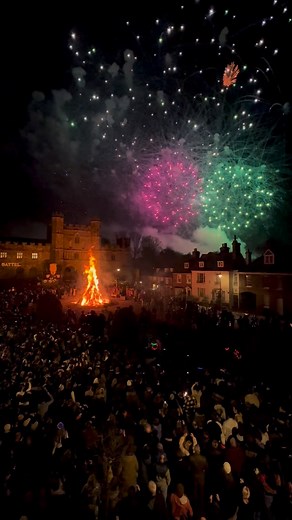 Incredible, truly incredible. @bbb_fireworks @battelbonfireboyes in a town as historic as ours, you don’t just honour the past, you bring history to life with every spark, every torch, and every cheer. 🔥 As the oldest bonfire society in the country, your dedication keeps our traditions burning bright and reminds us how special this community truly is. ❤️ Here’s to history, heritage, and the magic that only Battle can create. 🔥👑 #battleeastsussex #battelbonfireboyes #1066country #battle #remem