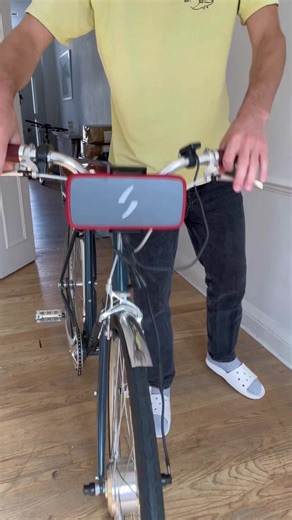 Say hello to the world’s smallest and lightest e-bike conversion kit! 🚴 Going electric has never been simpler. Designer: Swytch Bike 📽: The Jungle Badger | Yanko Design