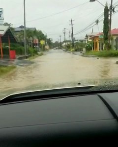 Flooding ongoing on the Penal Rock Road. Avoid entering flood waters. https://ttweathercenter.com/2021/06/05/live-updates-tropical-wave-05-moves-west-multiple-alerts-in-effect/ | Trinidad and Tobago Weather Center