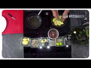 Gebratene Avocado mit Ananas, Granatapfelvinaigrette und marinierten Scampis