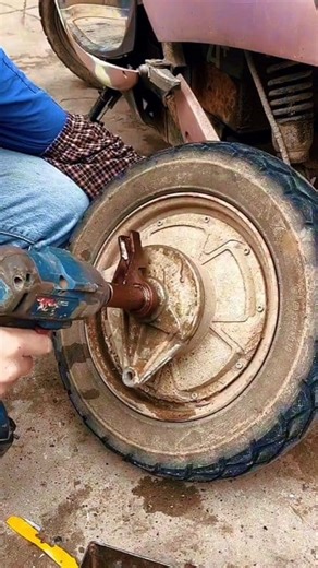 In this video, we service a hub motor wheel from an electric scooter or e-bike, focusing on how to open and maintain the drum brake assembly. Learn how to safely disassemble, clean, and inspect the brake components for smooth performance and longer motor life. Perfect for DIY enthusiasts, mechanics, and e-bike riders looking to maintain their own ride! ⚙️🔧 #HubMotor #EBikeRepair #BrakeService #DIYTools #MechanicTips #ScooterMaintenance #reelschallenge | Mini Mechanic